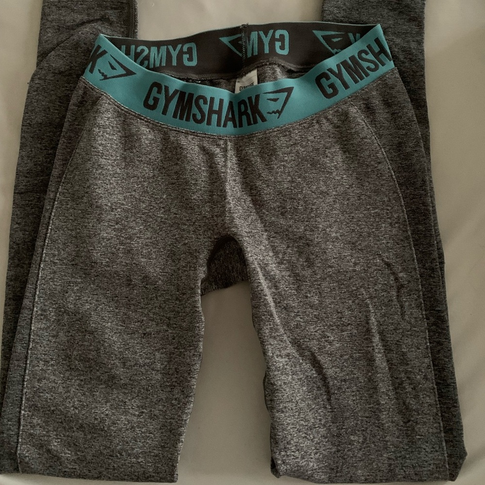 Gym shark leggings